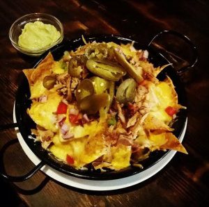 nachos con guacamole pirates burguer