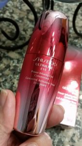 Con Ultimune Power Infusing Eye Concentrate de Shiseido he recuperado mi contorno de ojos.